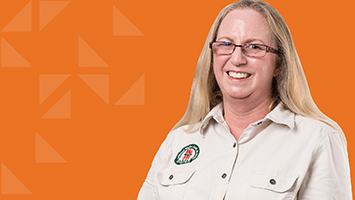 Public sector employee Coral, Senior Ranger