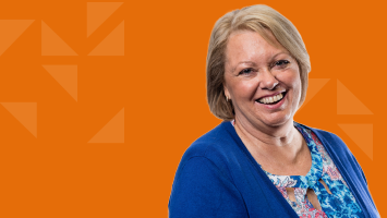 Public sector employee Margot, Principal